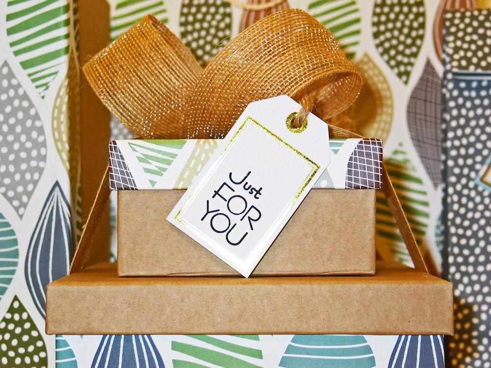 Why buying art as a gift is the most thoughtful idea yet-Abstract House